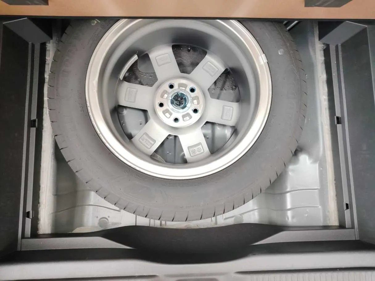 Car image 36