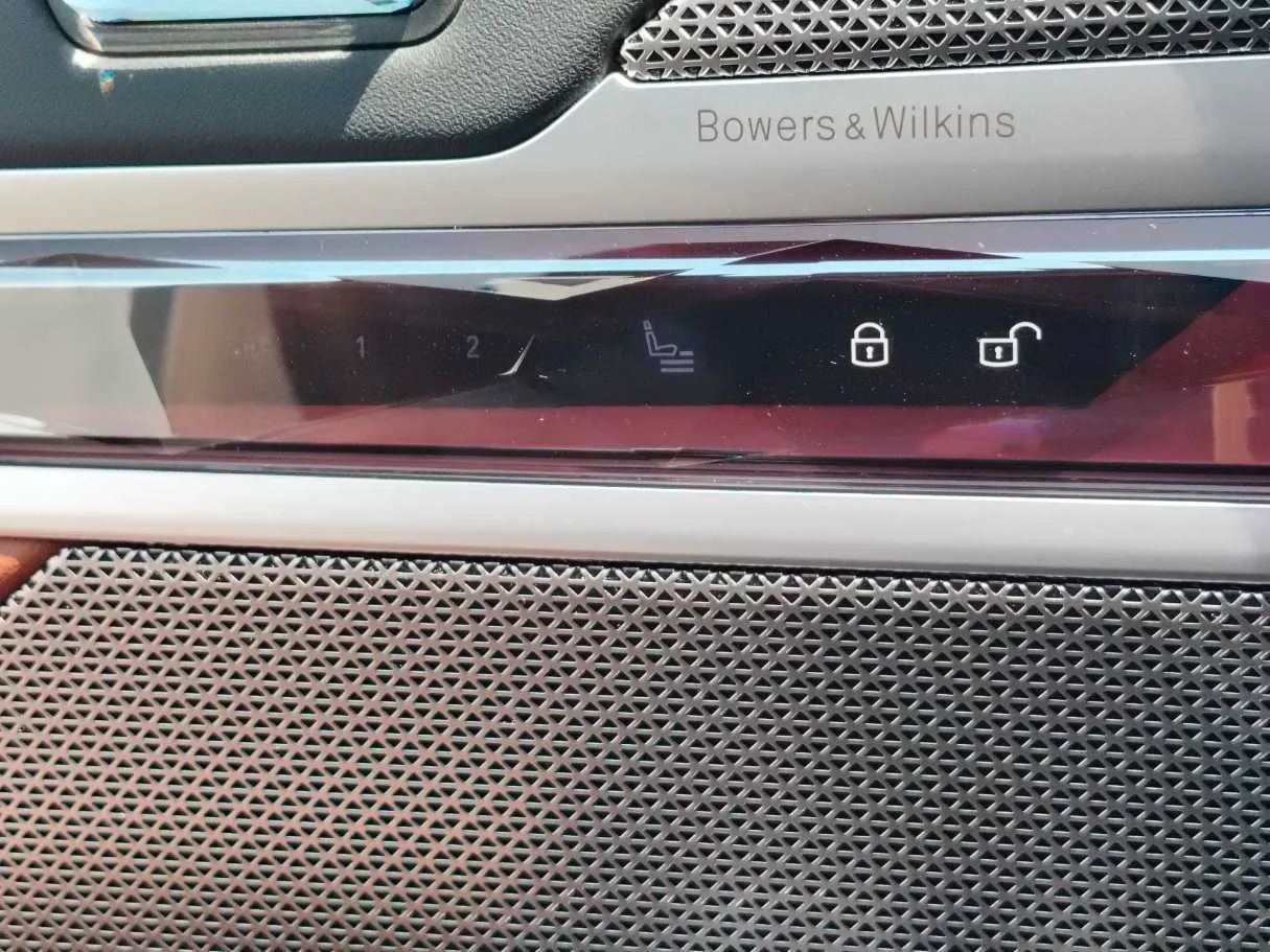 Car image 29