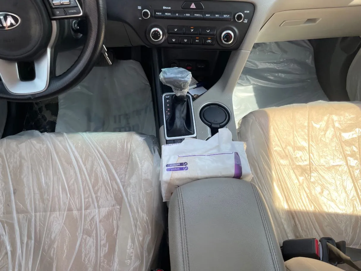 Car image 18