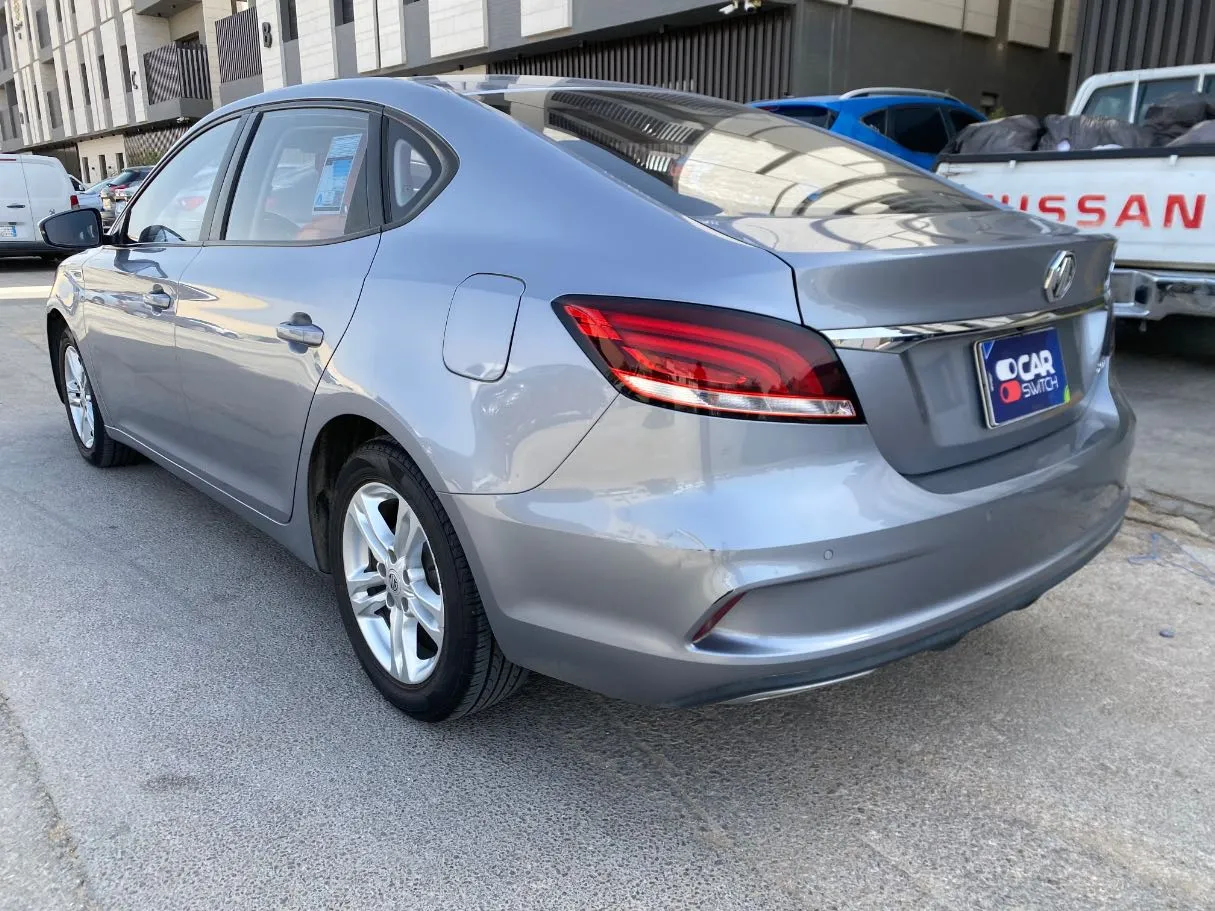 Car image 7