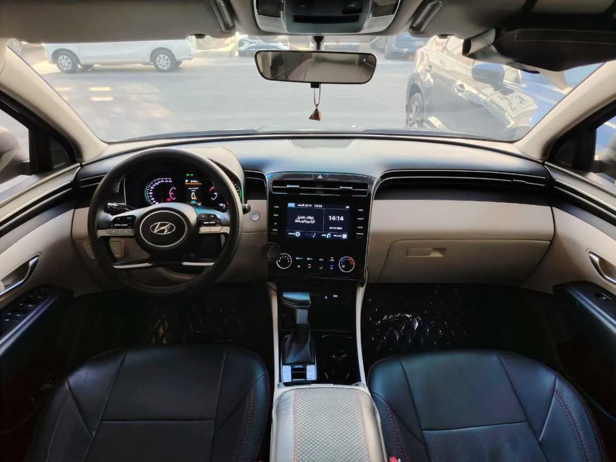 Car image 18