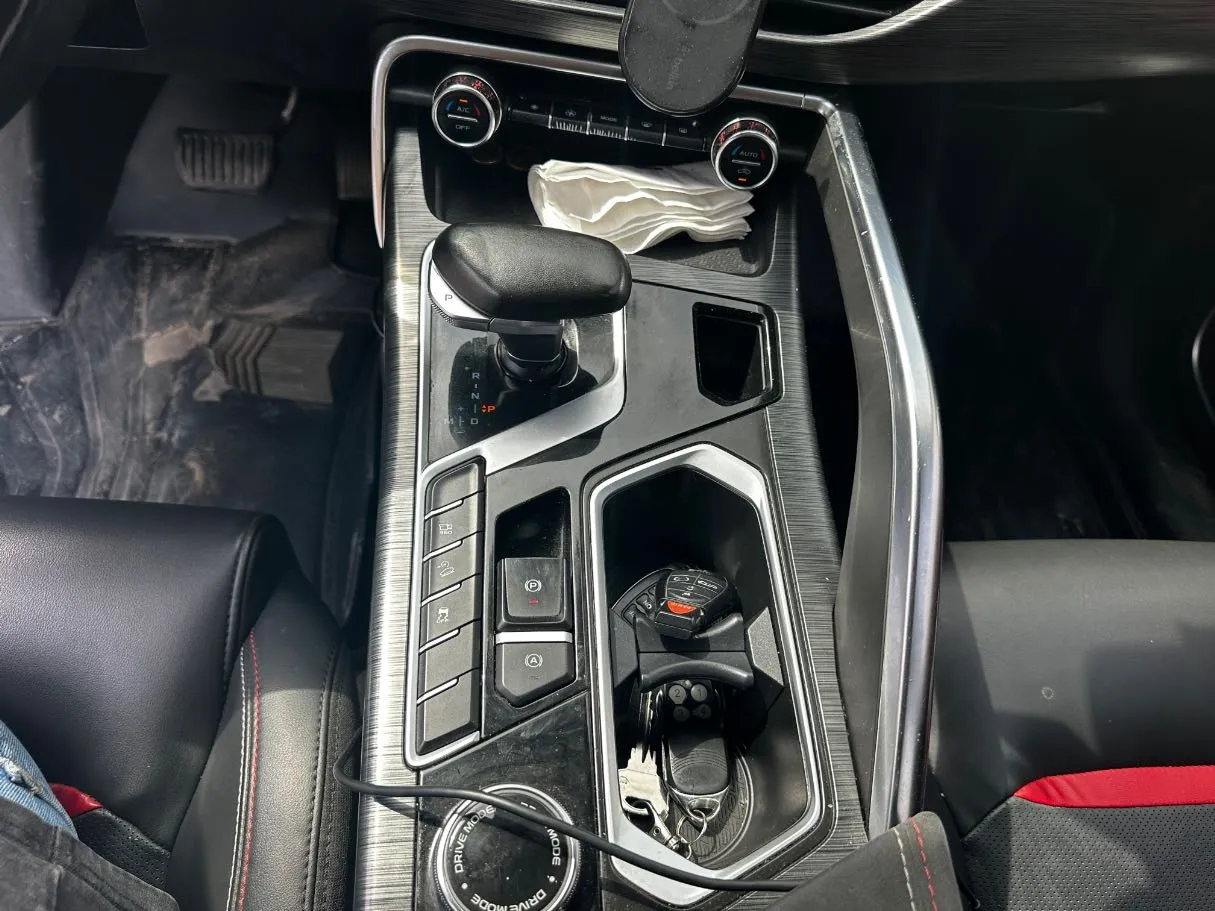 Car image 15