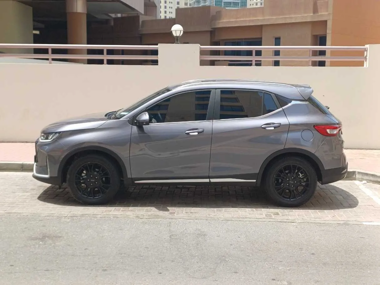 Car image 4