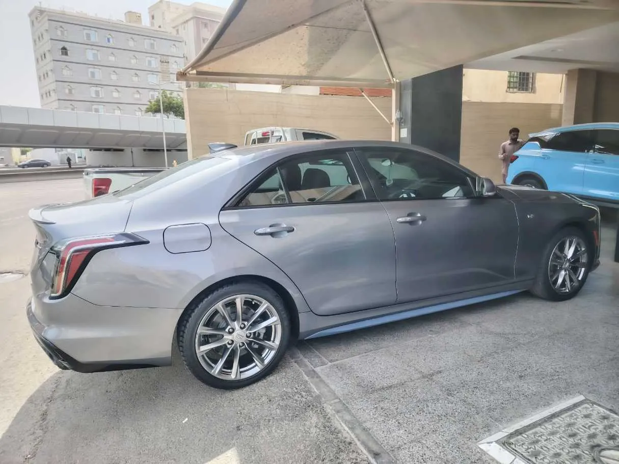 Car image 5