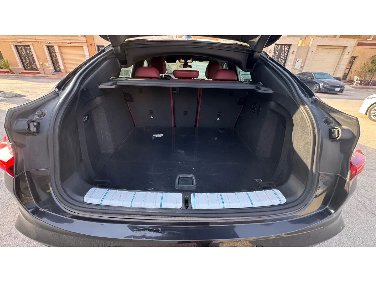 Car image 21