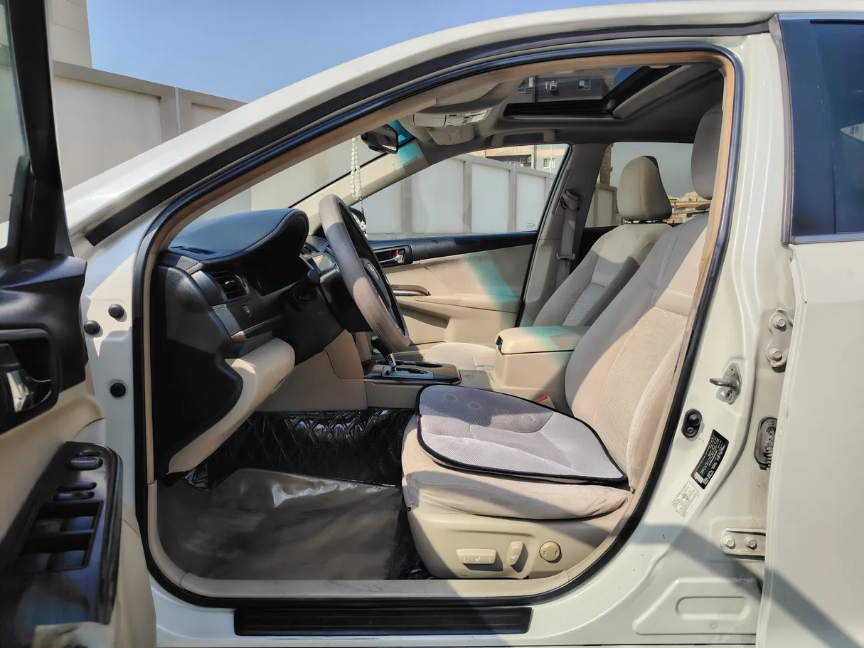 Car image 12