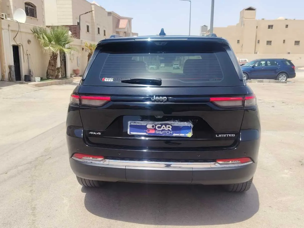 Car image 6