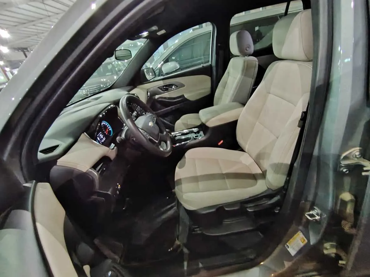 Car image 13
