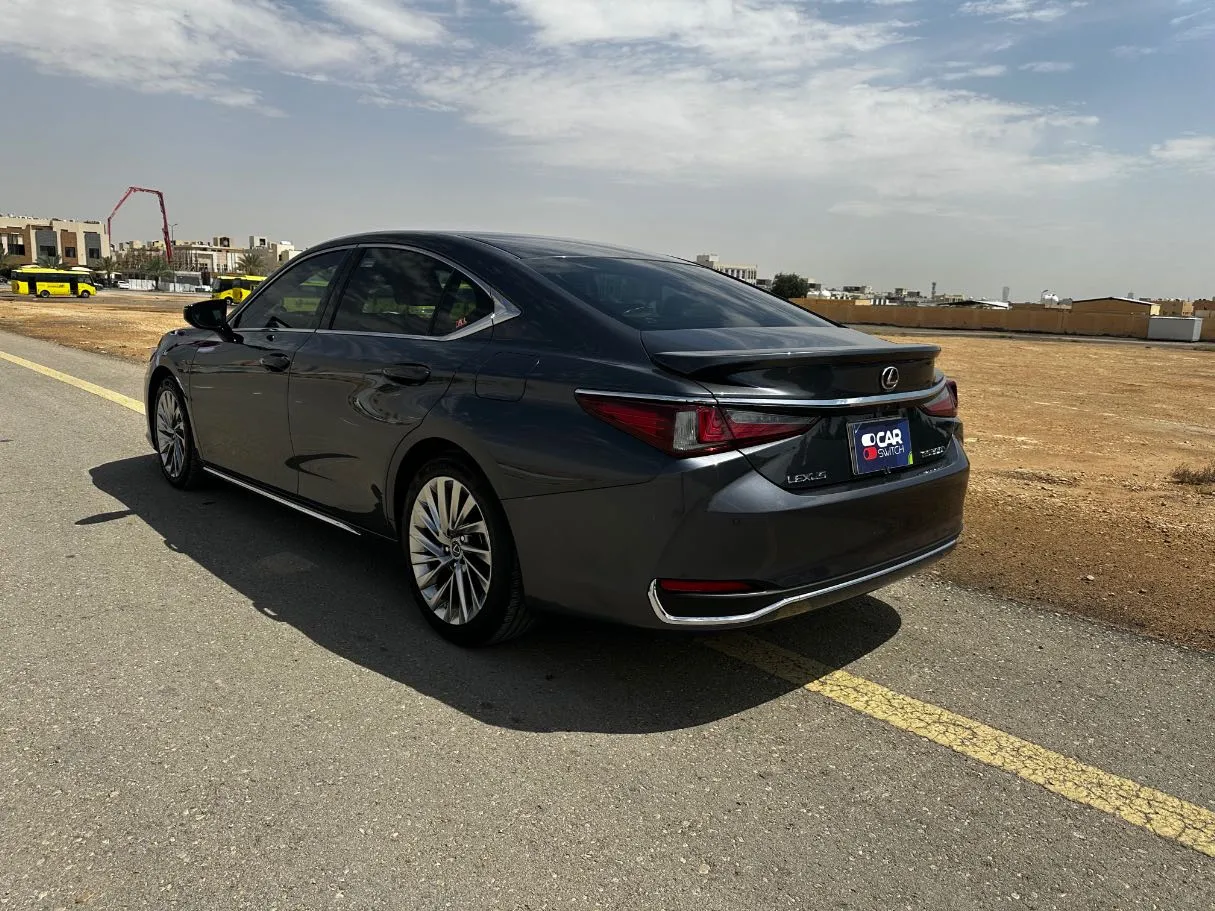 Car image 7