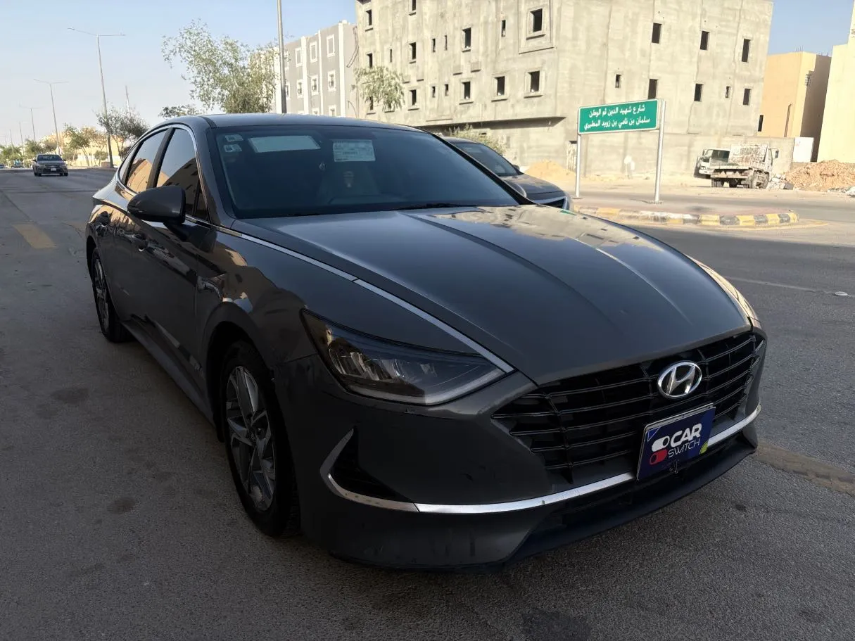 Car image 3