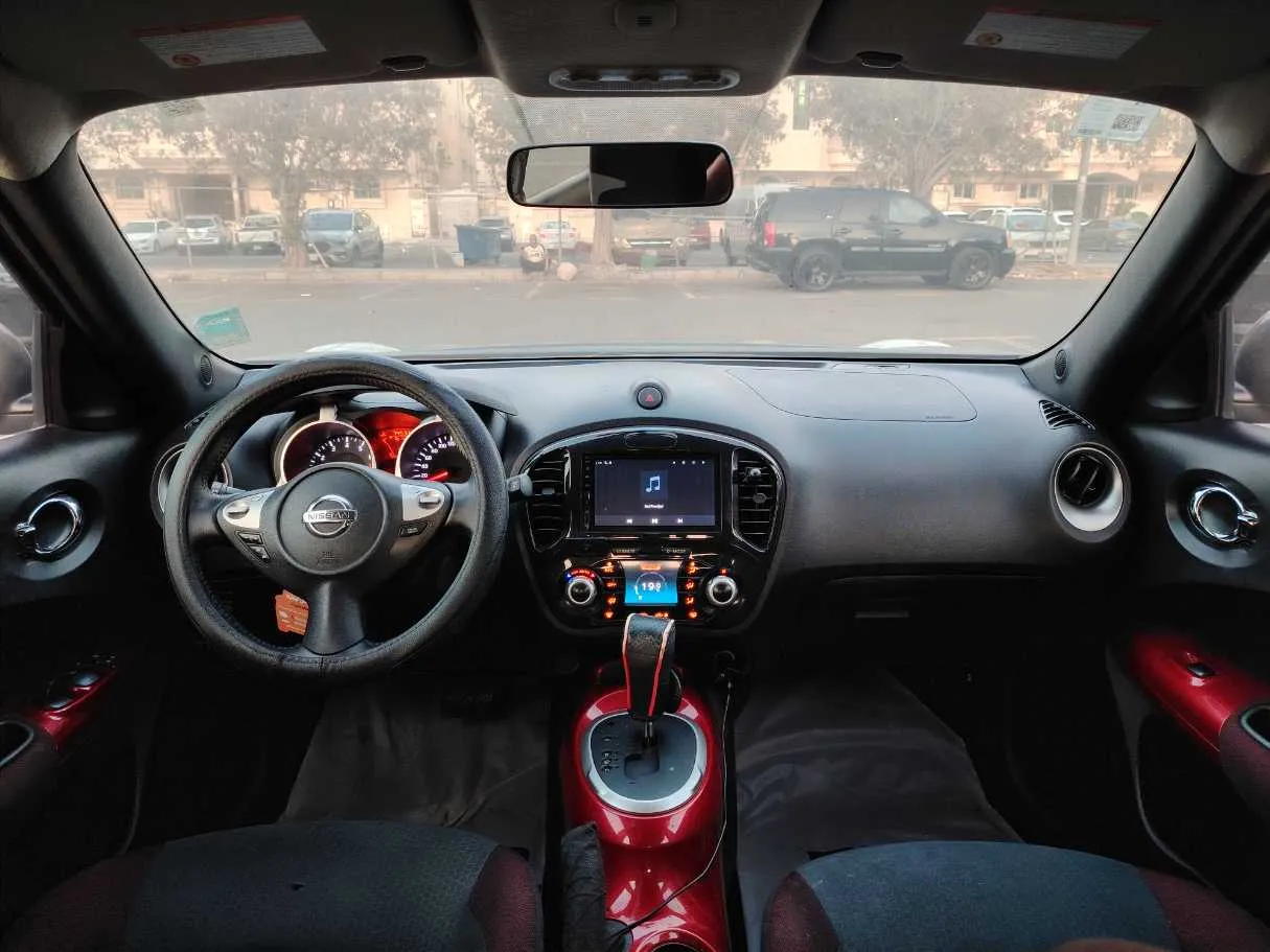 Car image 18