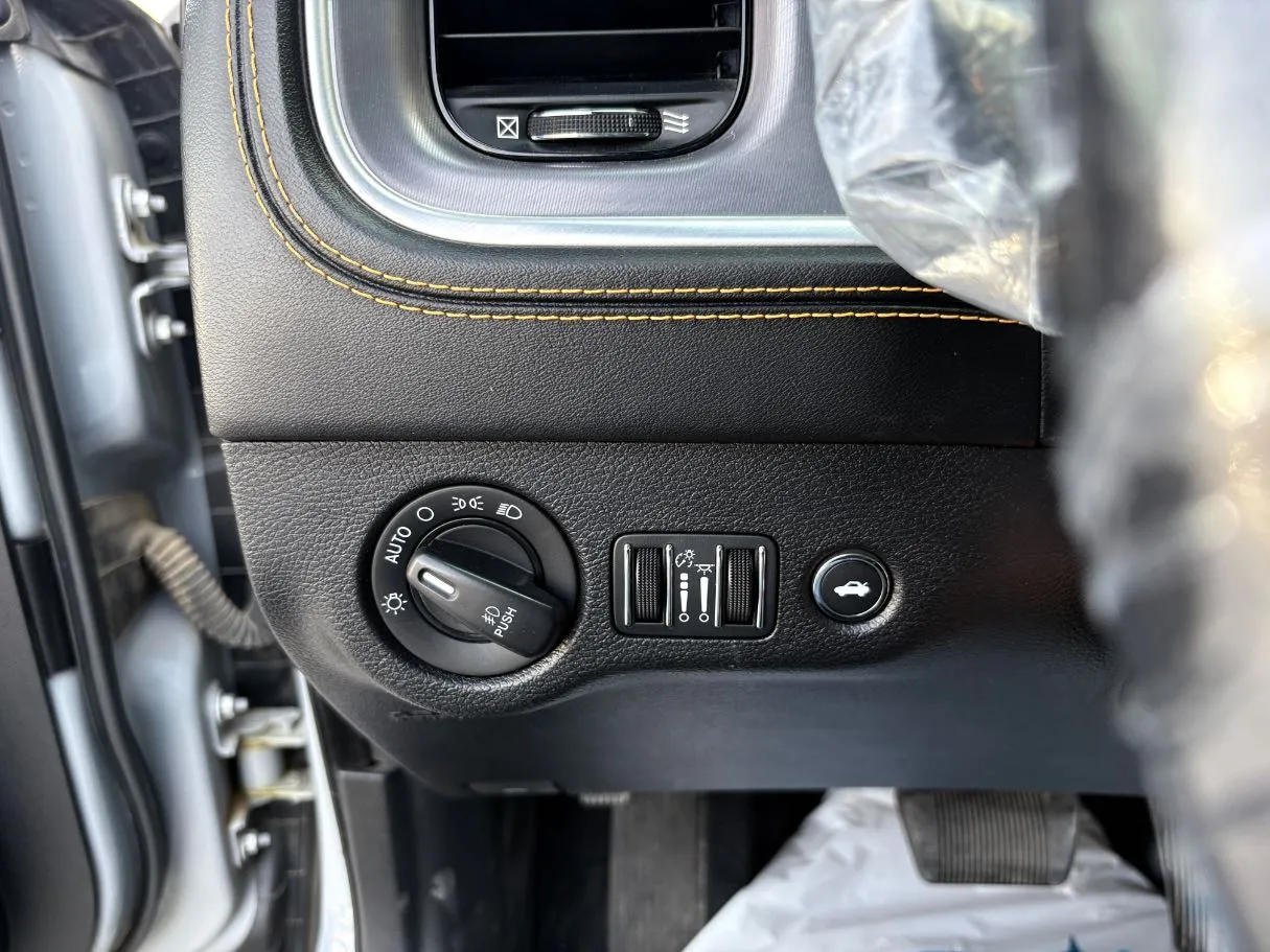 Car image 26