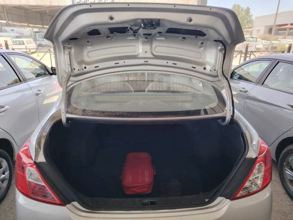 Car image 25