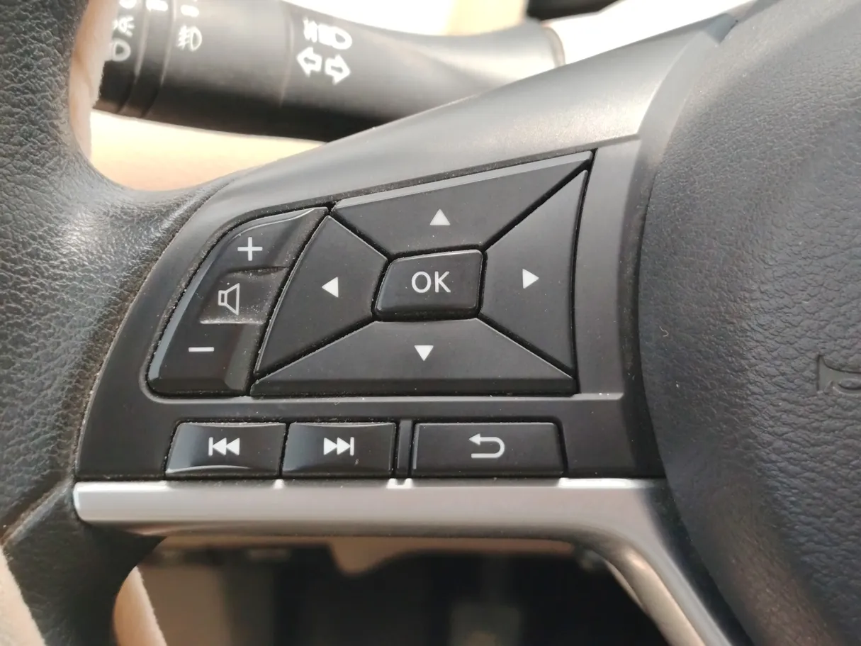 Car image 26