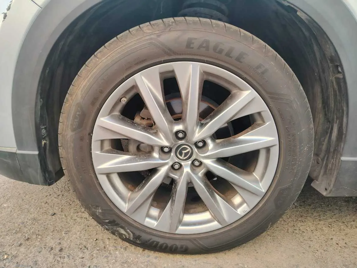 Car image 9