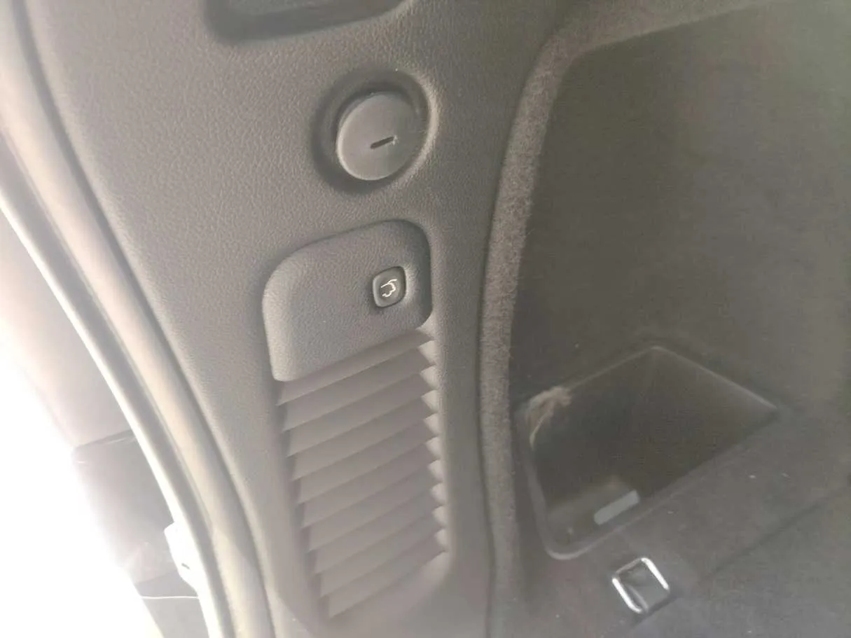 Car image 42