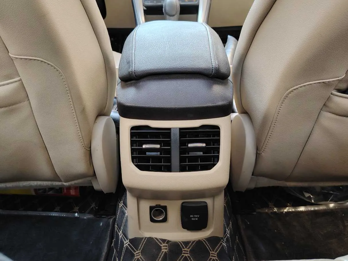 Car image 29