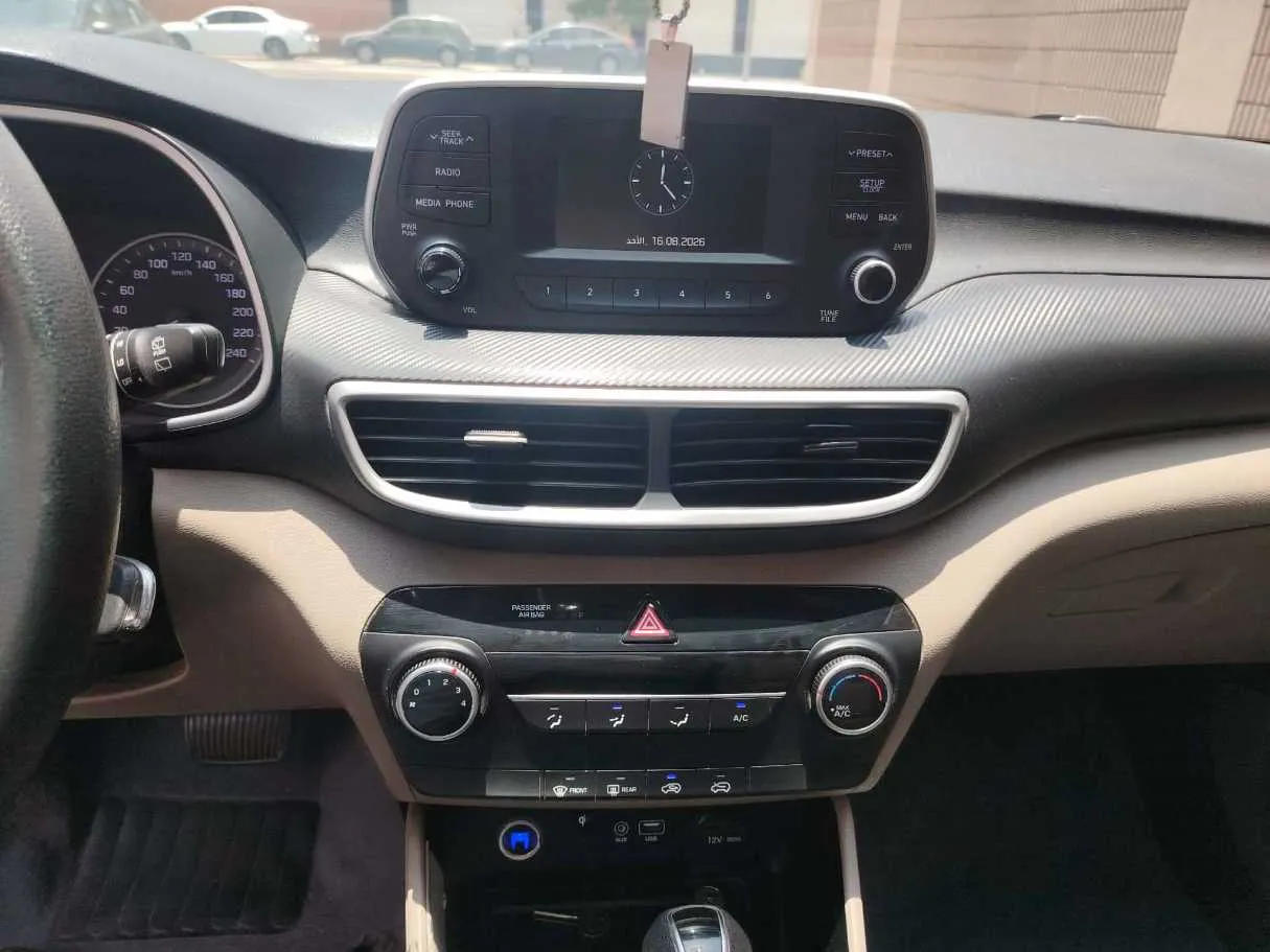 Car image 26