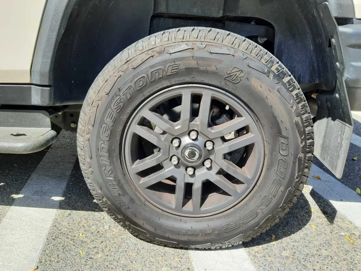 Car image 9