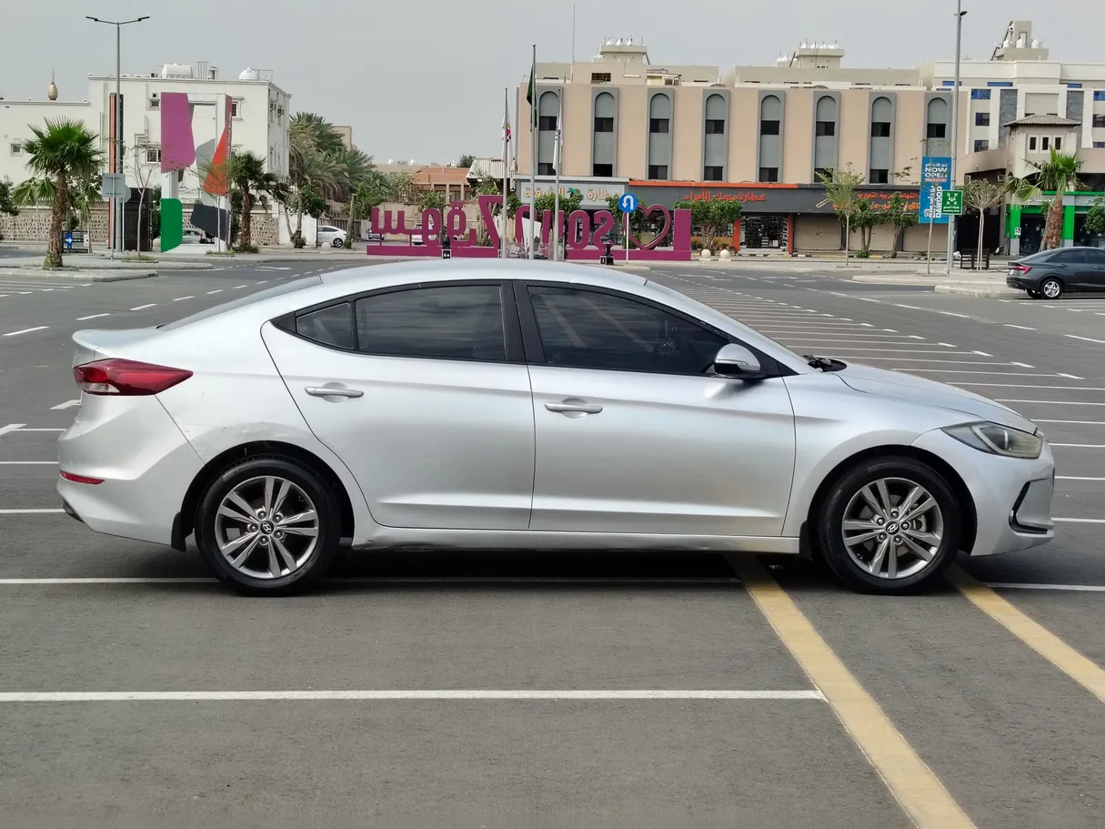 Car image 4