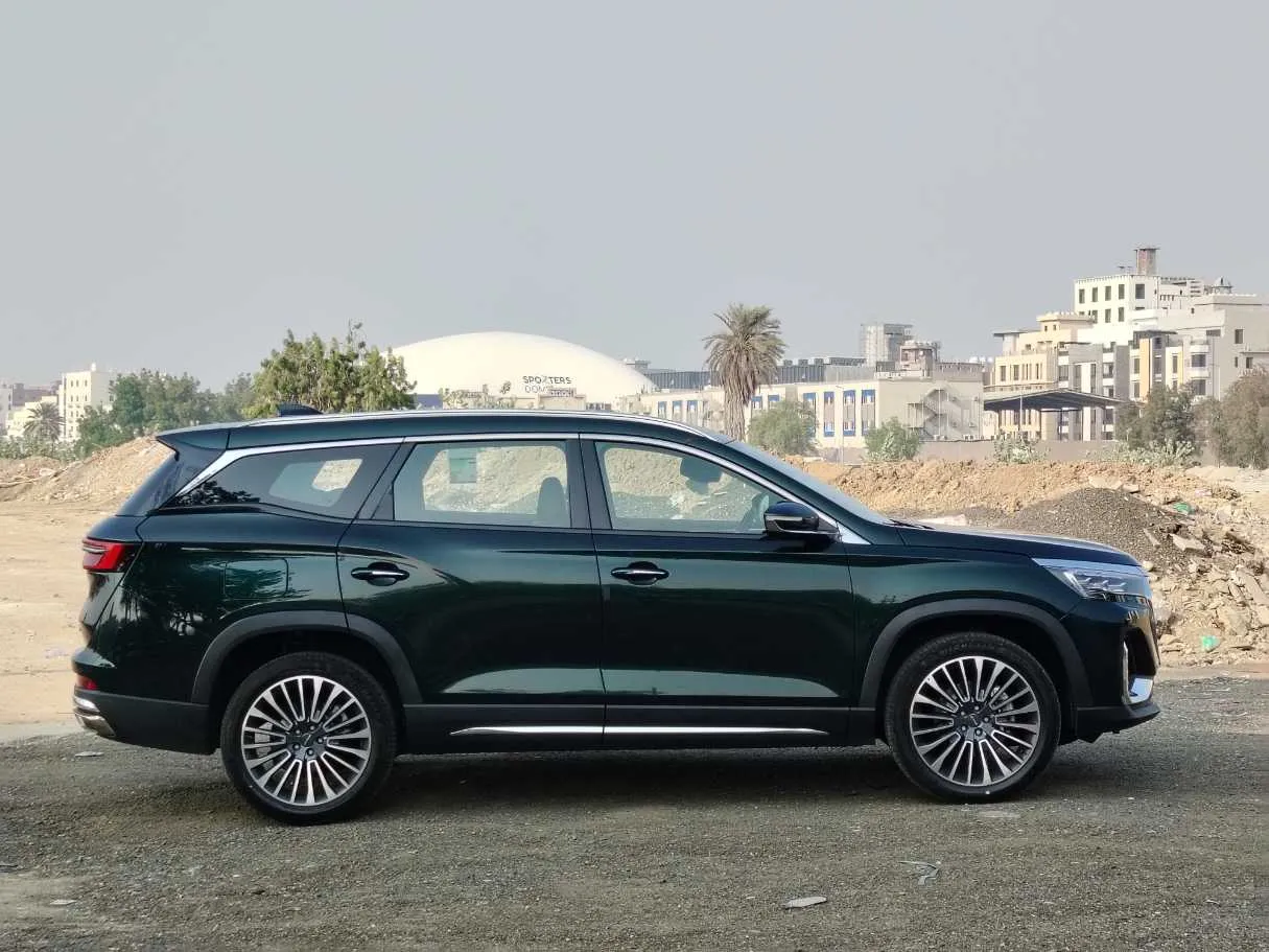Car image 4