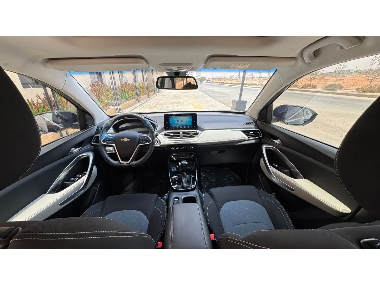 Car image 16
