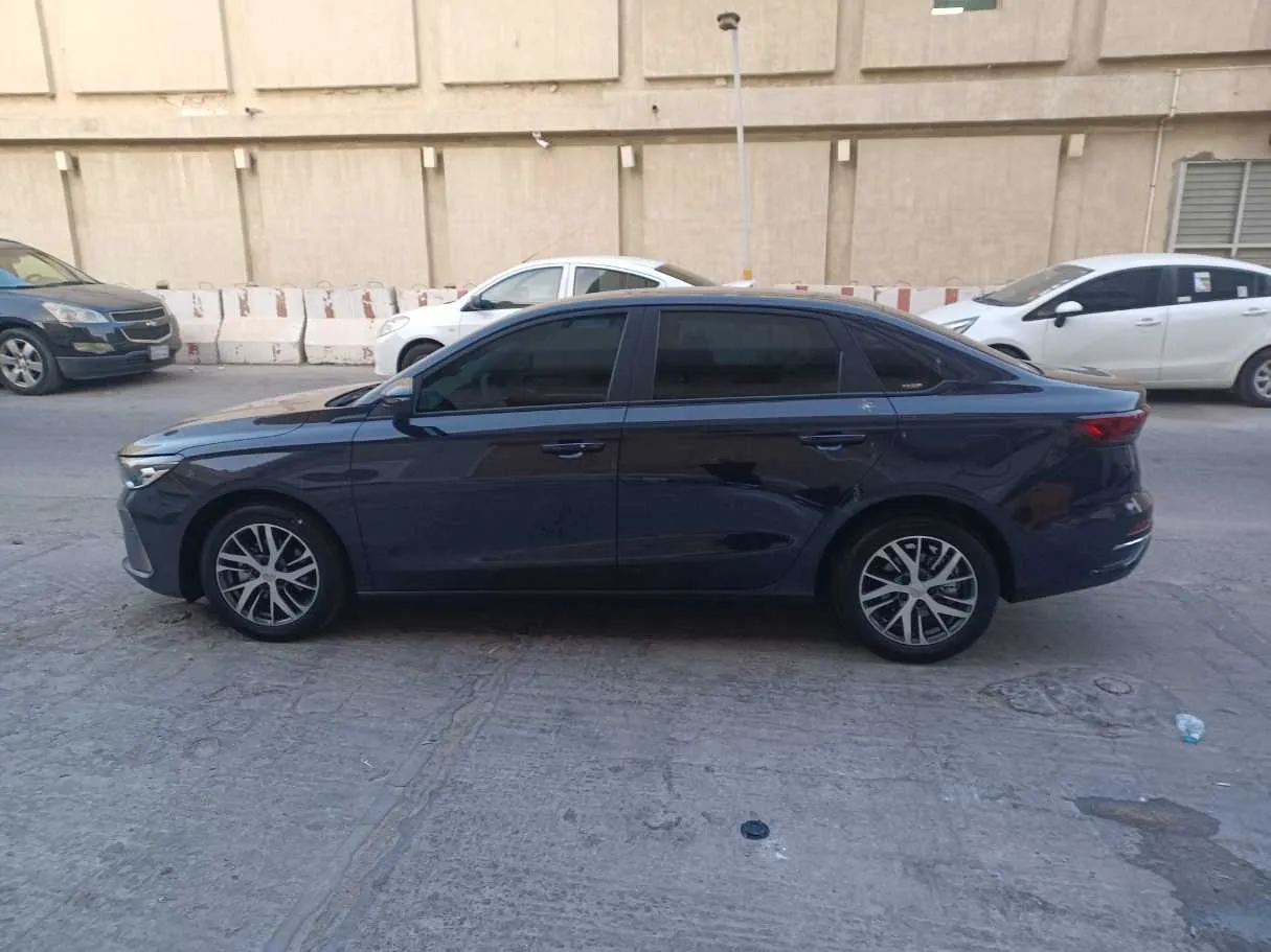 Car image 8