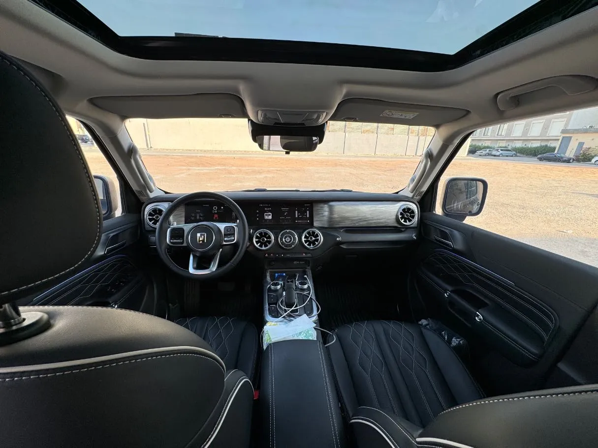Car image 14