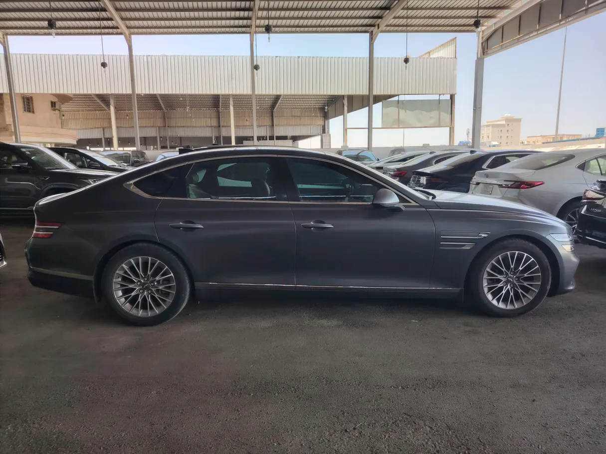 Car image 4