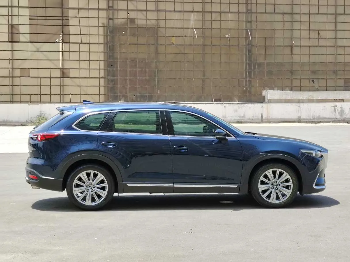 Car image 4