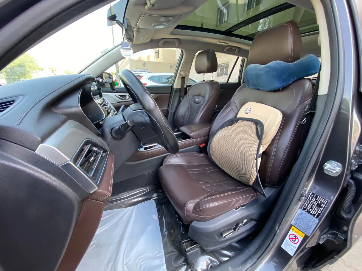 Car image 11