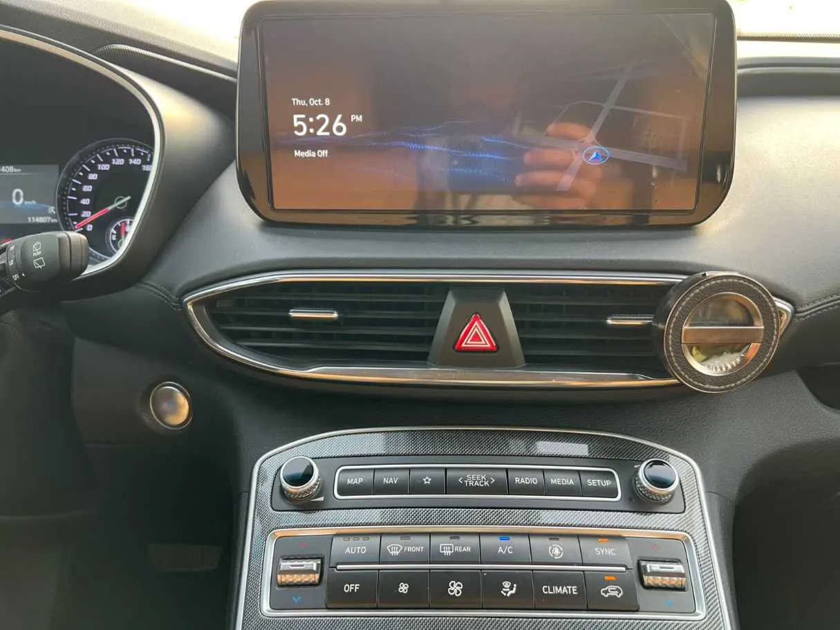 Car image 19