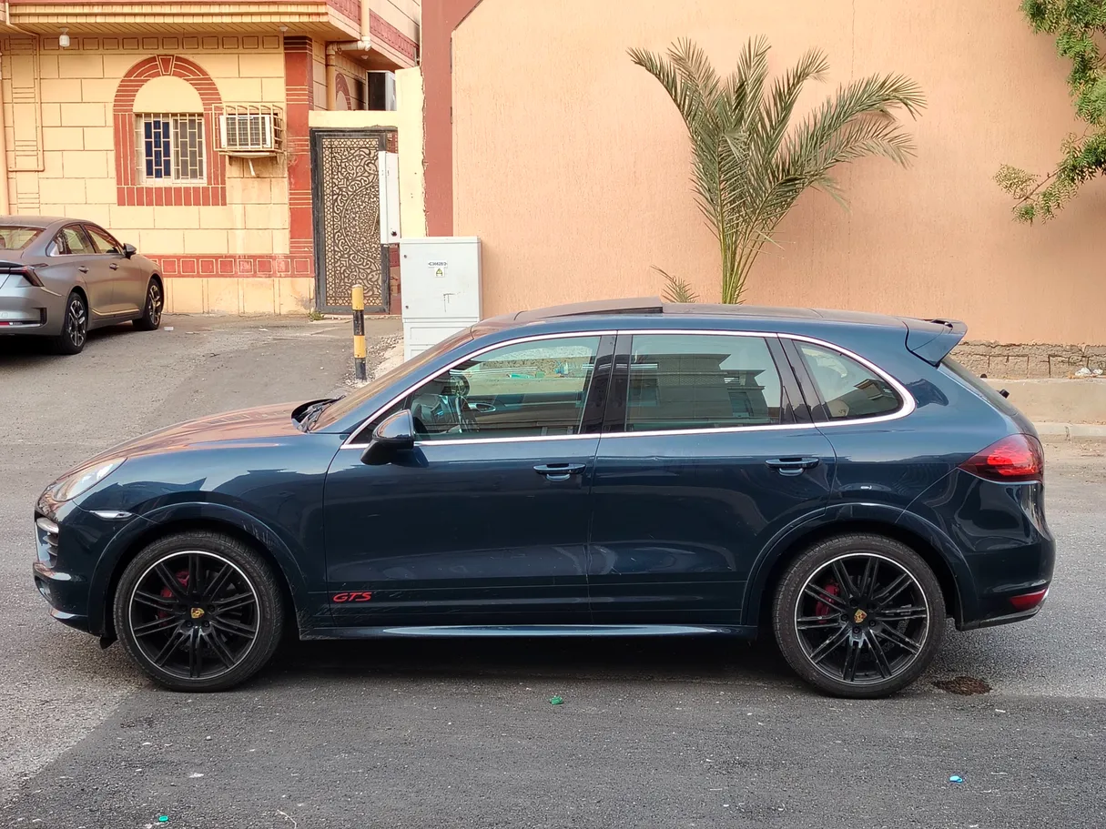 Car image 8