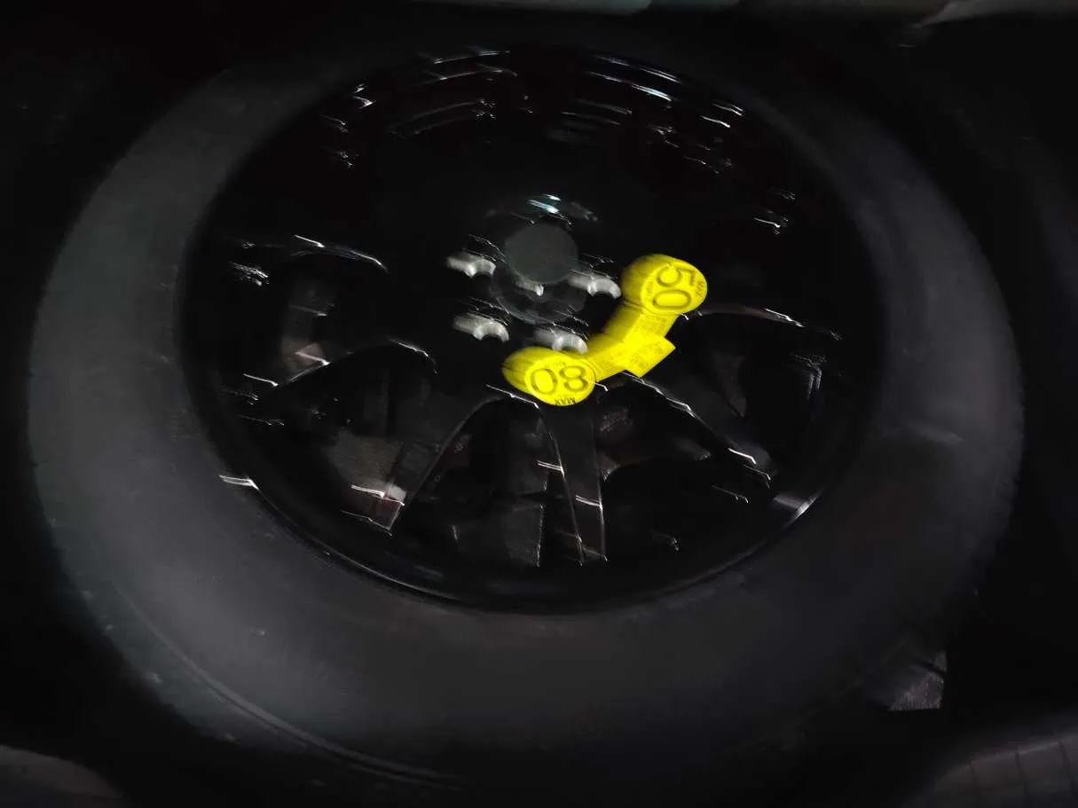 Car image 24