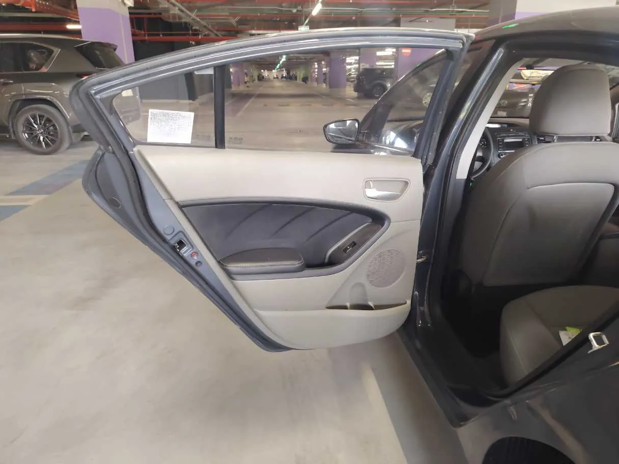 Car image 15