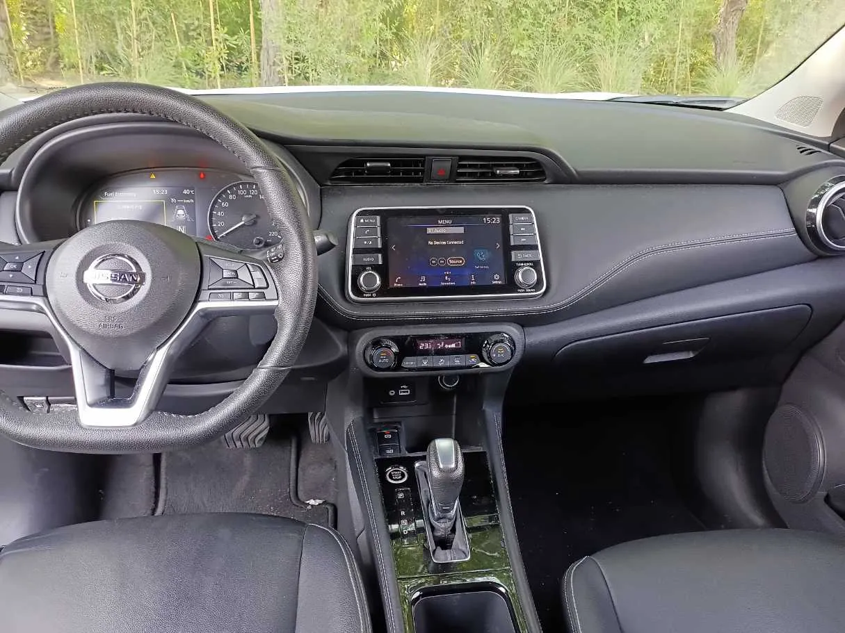 Car image 15