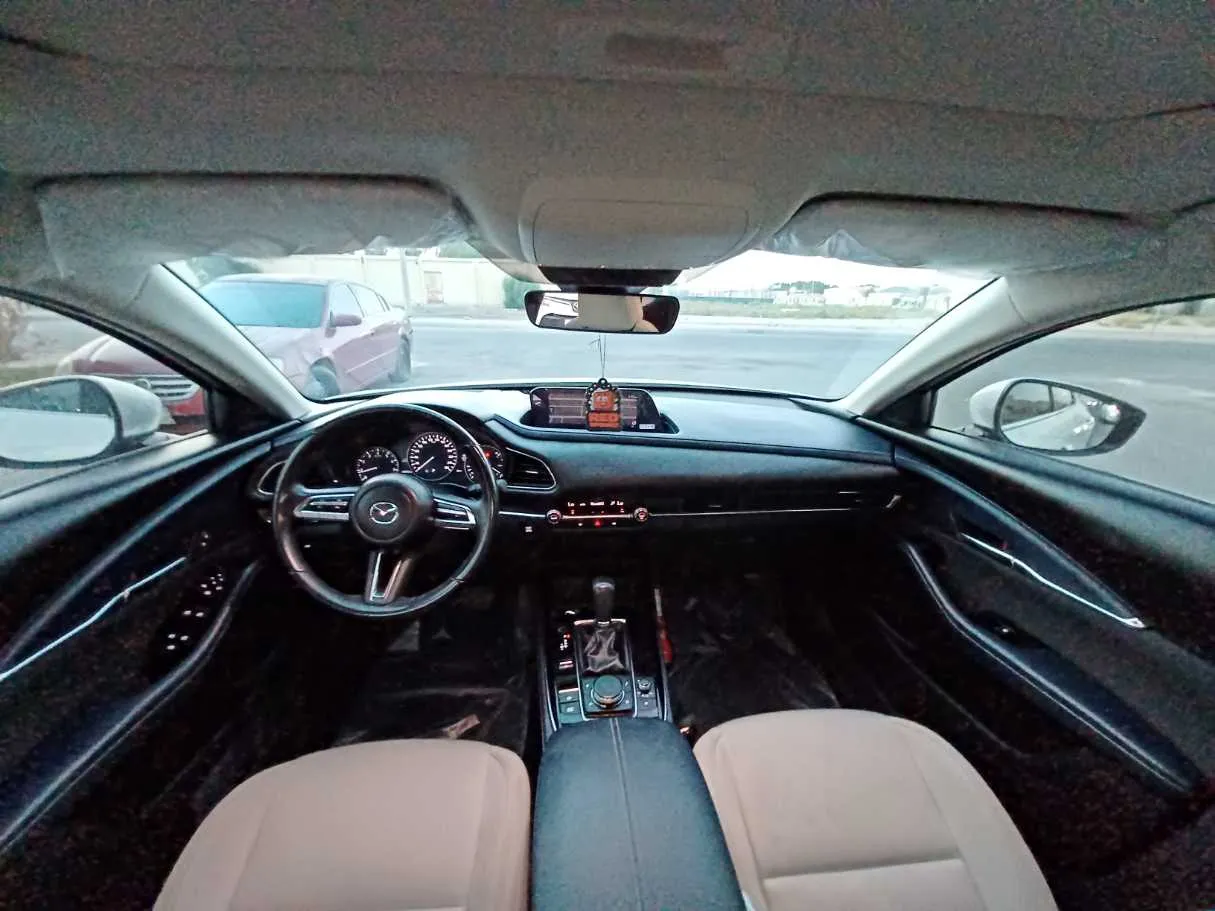 Car image 12
