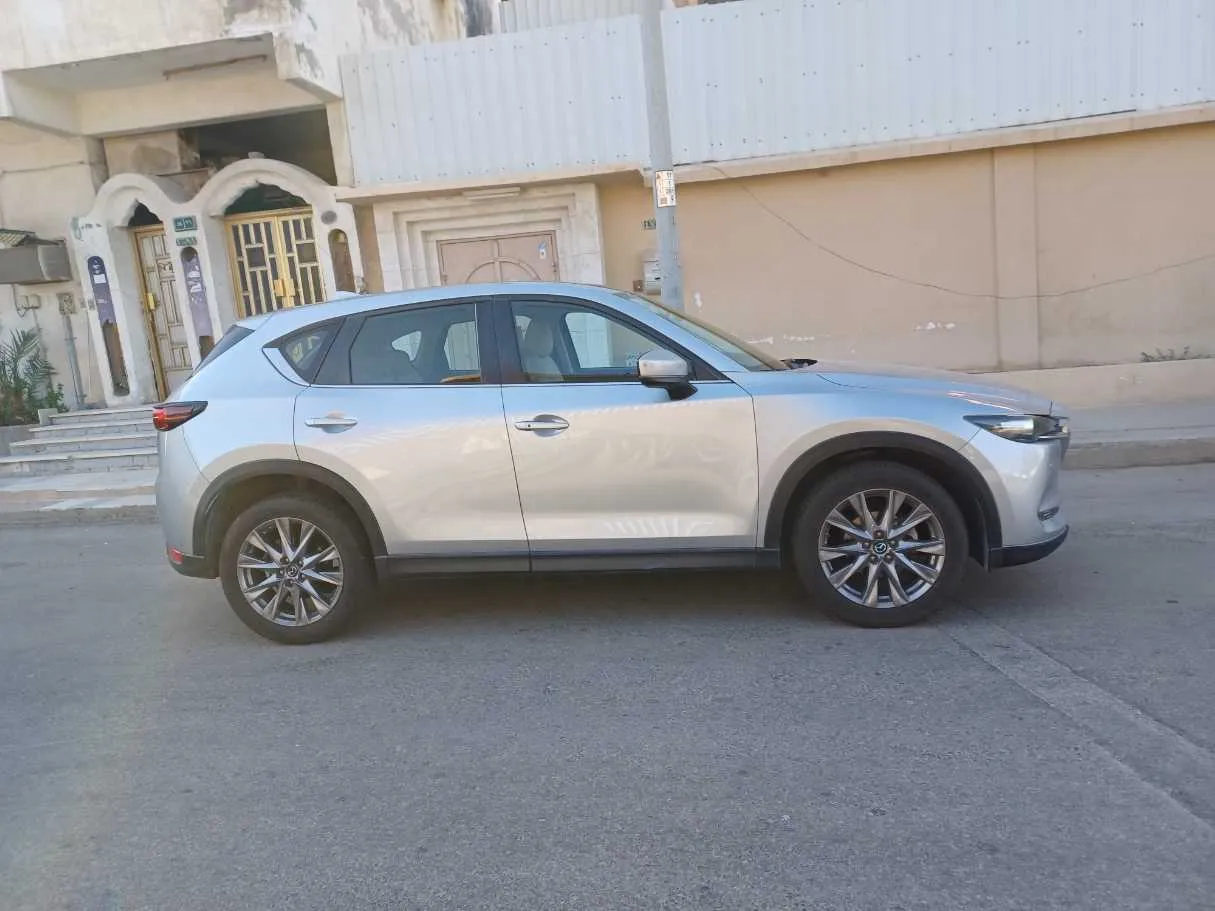 Car image 4