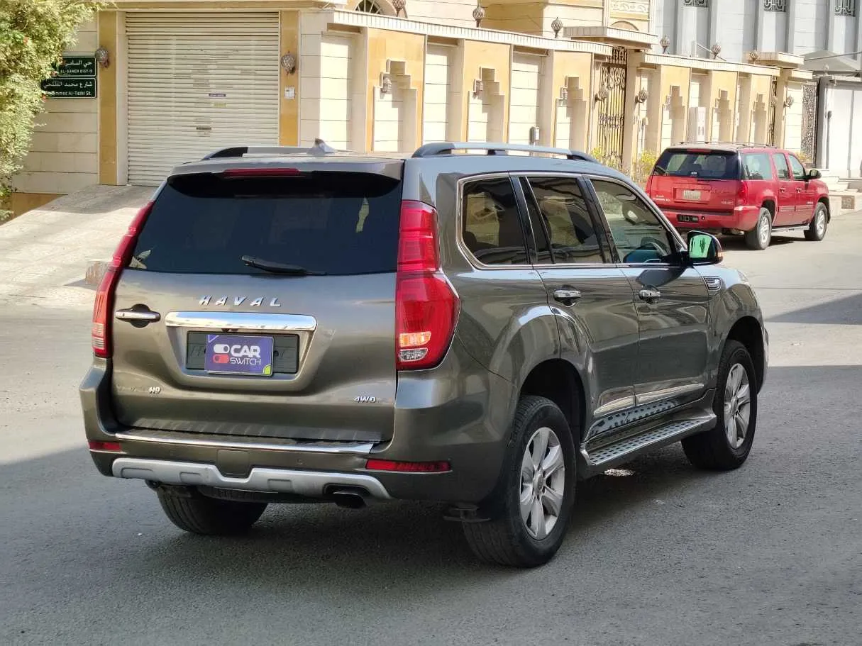 Car image 5