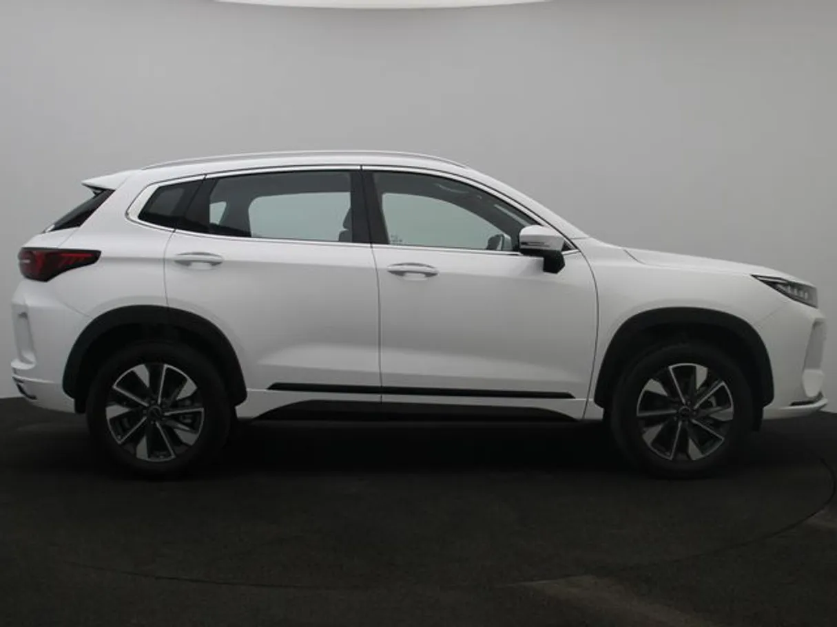 Car image 13