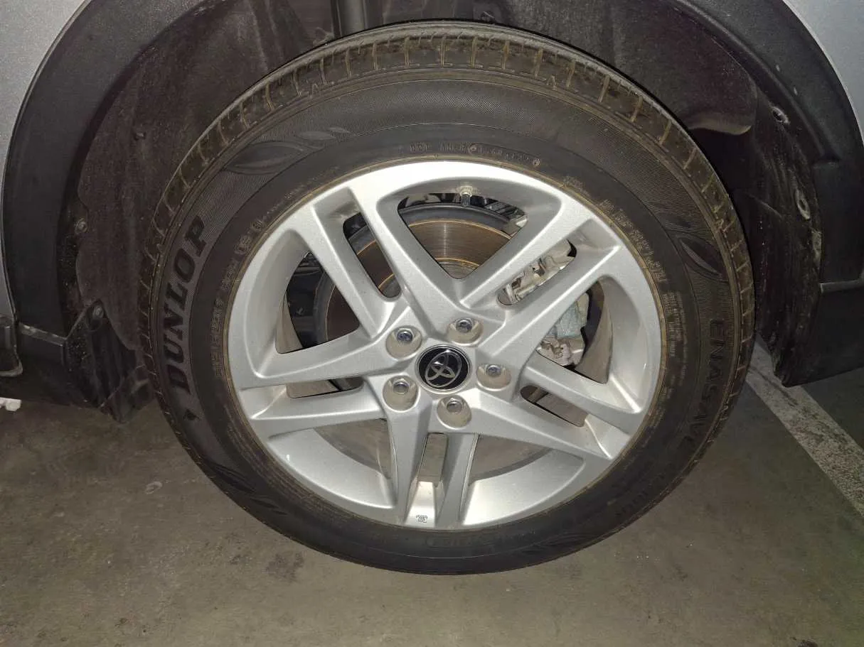 Car image 9