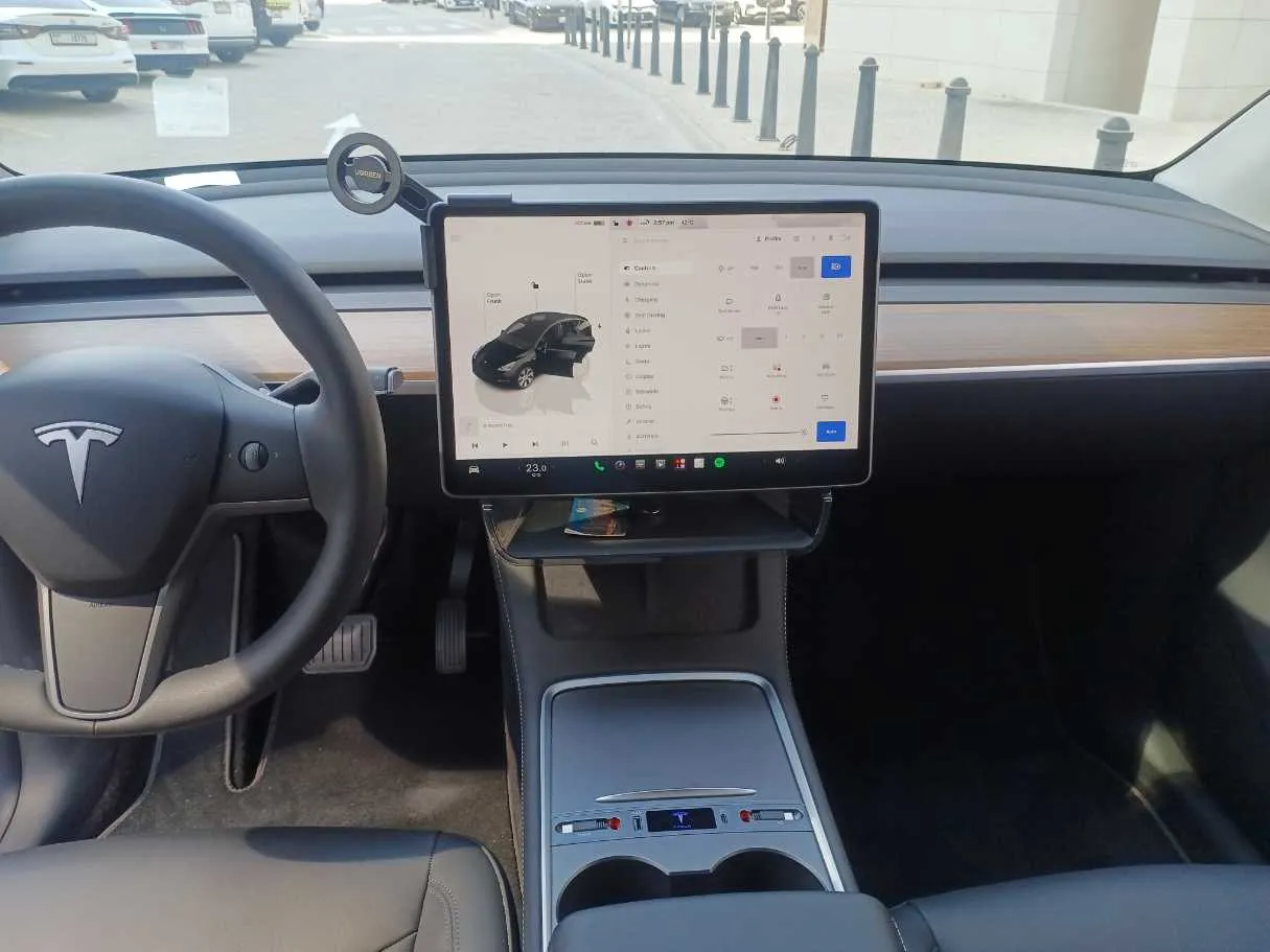 Car image 17