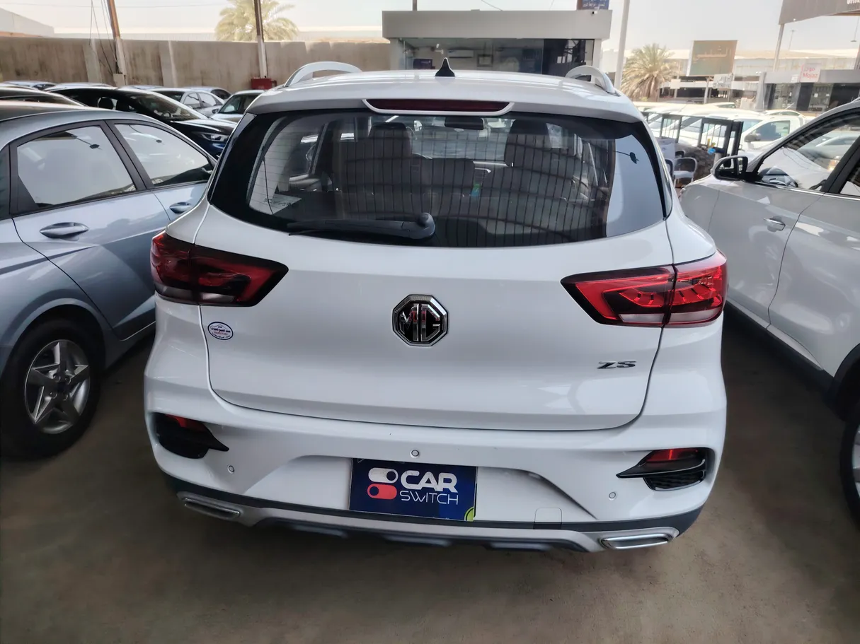 Car image 6