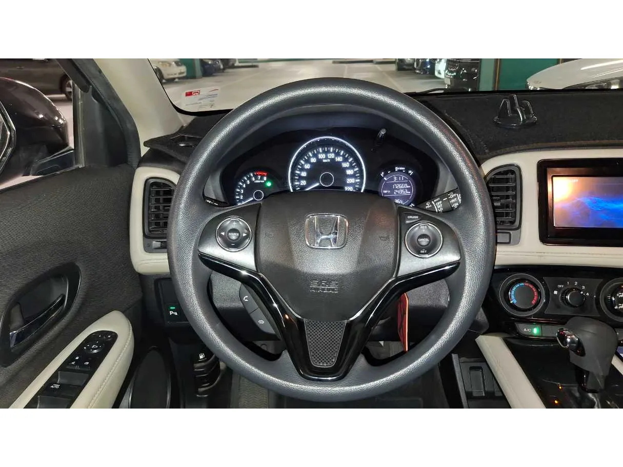 Car image 18