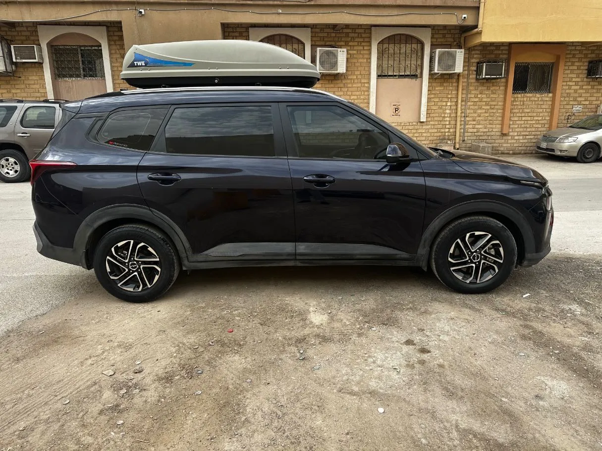 Car image 4