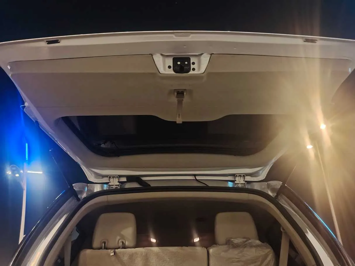 Car image 26