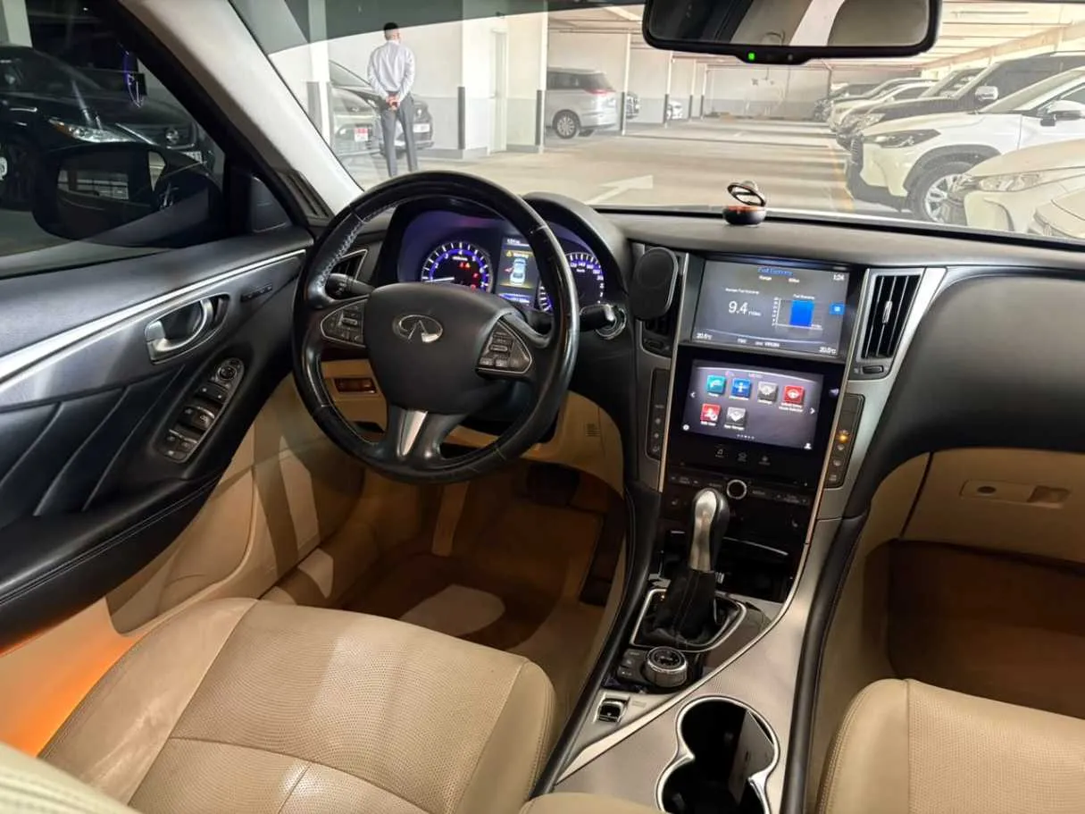 Car image 17
