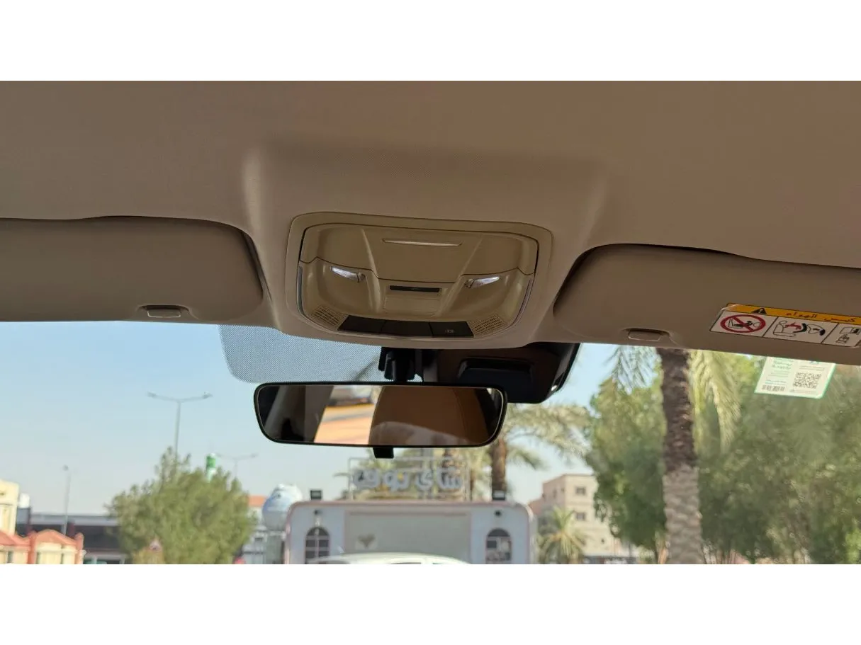 Car image 26