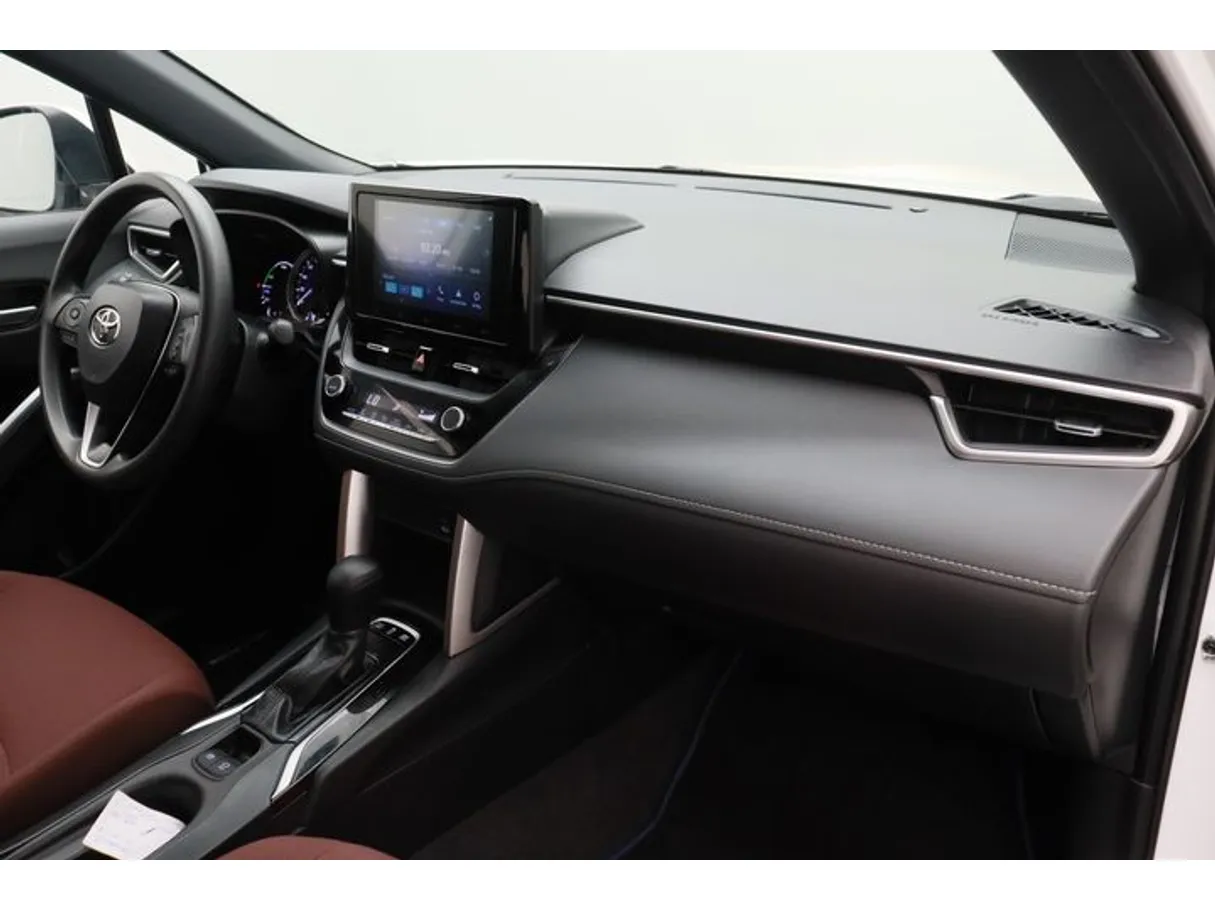 Car image 10