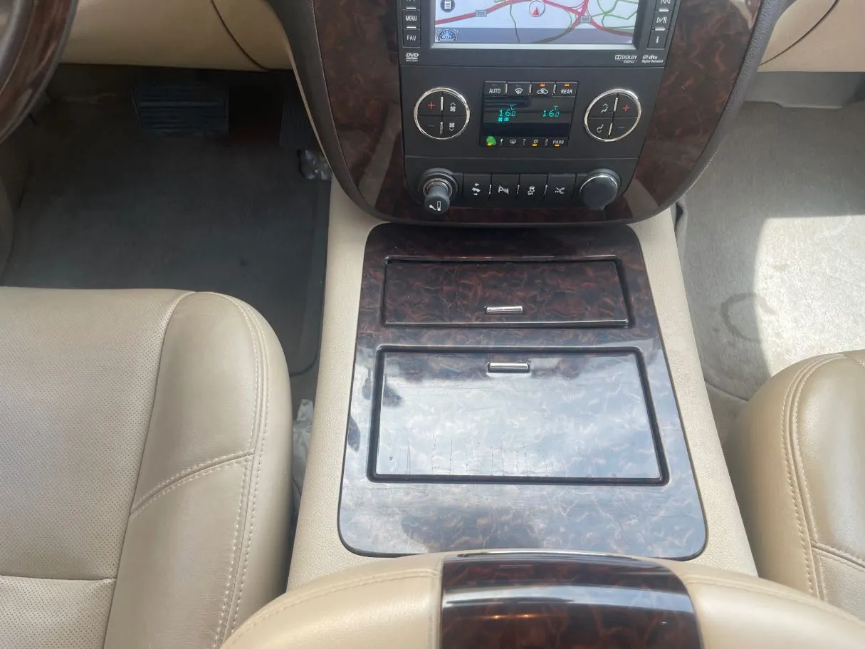 Car image 19